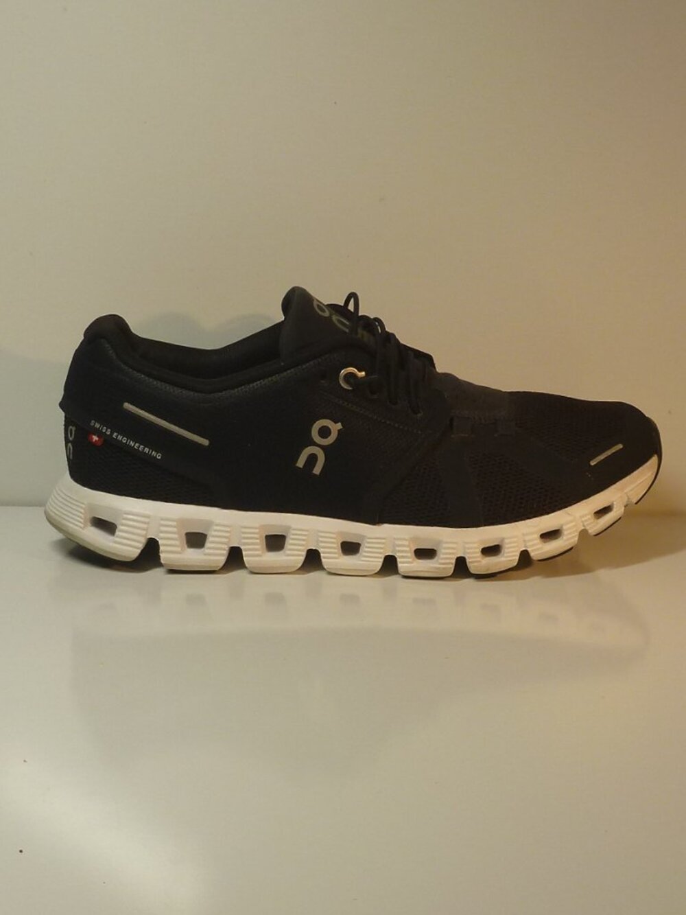 On Cloud 5 Running Shoes Black White Women's Size 8.5 - Picture 4 of 11
